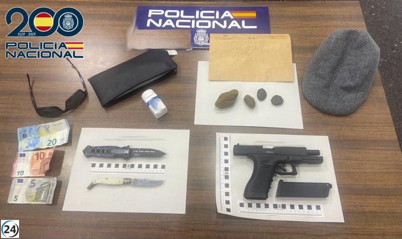 Arrestado en Palma un individuo por portar arma falsa y posesión de drogas