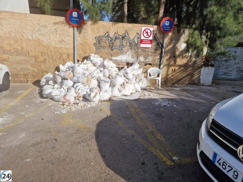 Autoridades encuentran culpable de descarga ilegal de escombros en estacionamiento de Magaluf.
