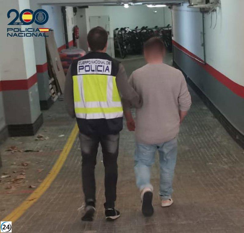 Hombre arrestado por chantajear a mujeres con fotos íntimas en Palma.