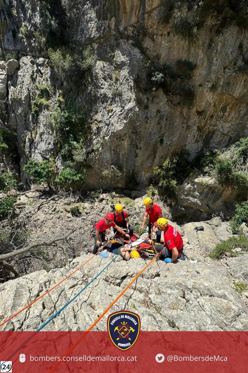 Valientes bomberos salvan a pareja herida en Mallorca