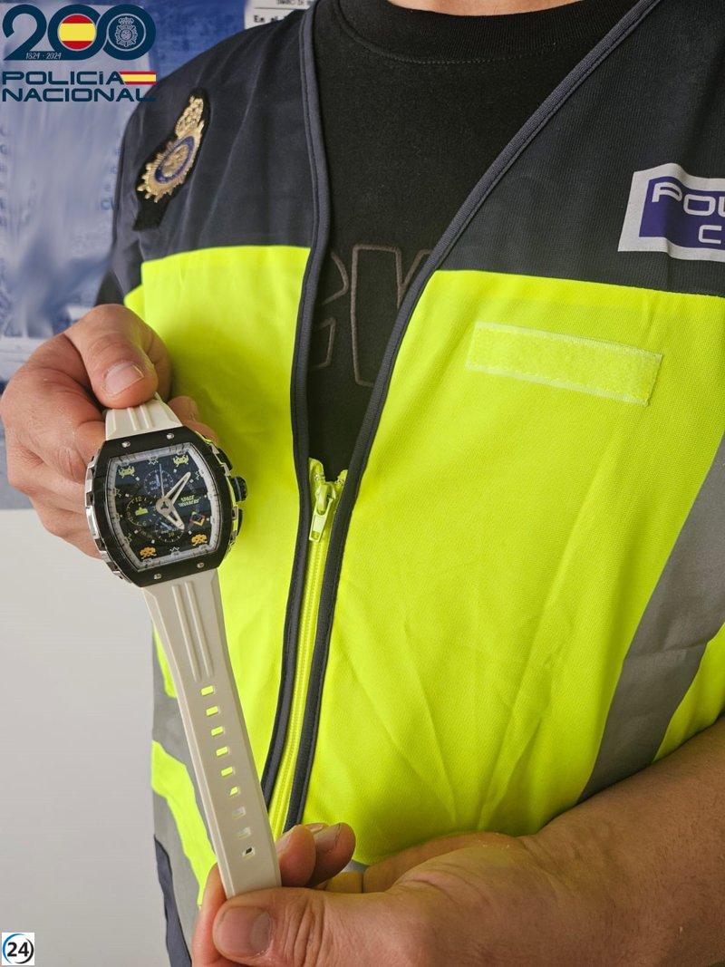 Dos ladrones capturados tras robar un costoso reloj en Ibiza.