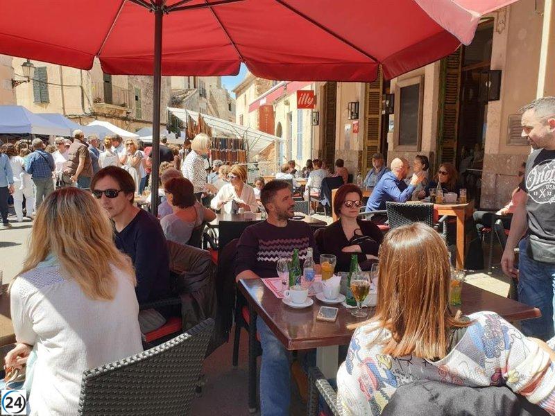 CCOO alerta sobre la insostenibilidad del modelo turístico para los trabajadores de la hostelería en Baleares.