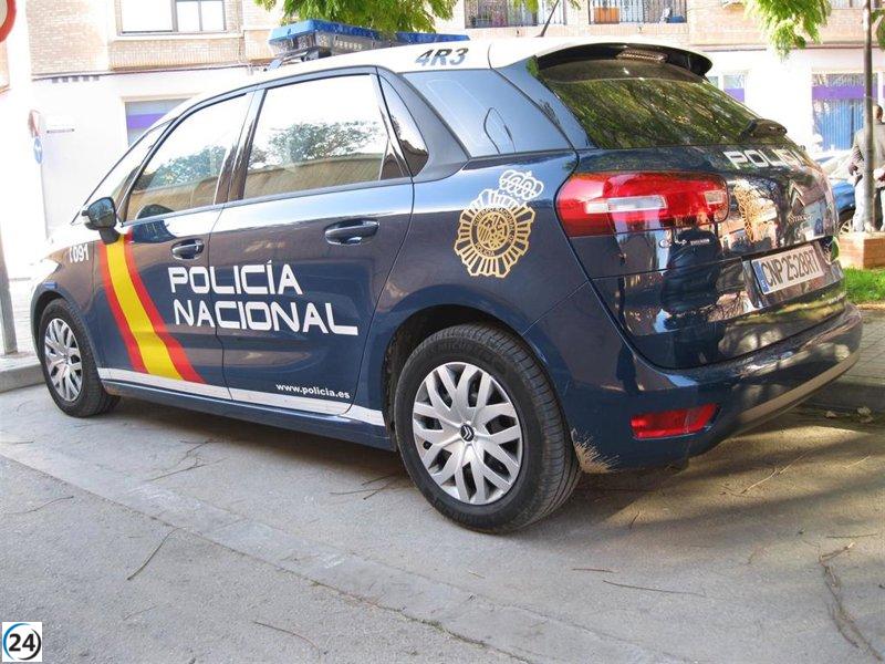 La Policía Nacional arresta a joven por apuñalar a dos hombres que presuntamente acosaban a su pareja y amiga.