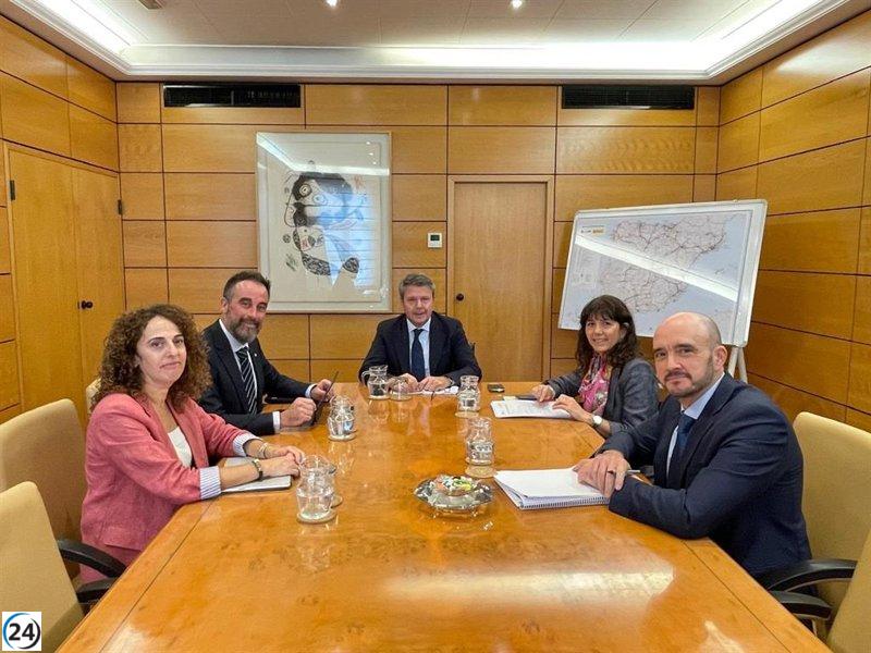 El Govern exige al Estado el convenio ferroviario y presenta el proyecto del tren a Llucmajor ante Aena y Transportes.