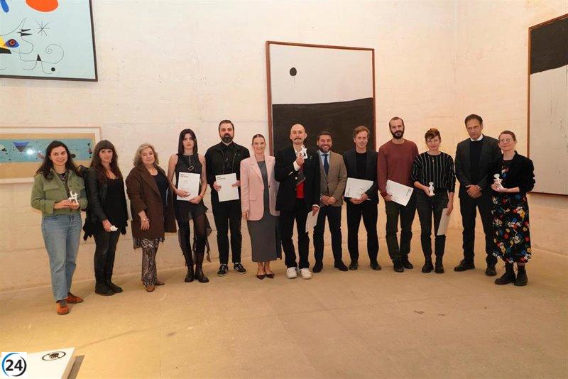 Nuevos talentos reciben los premios y becas Pilar Juncosa y Sotheby's 2024.