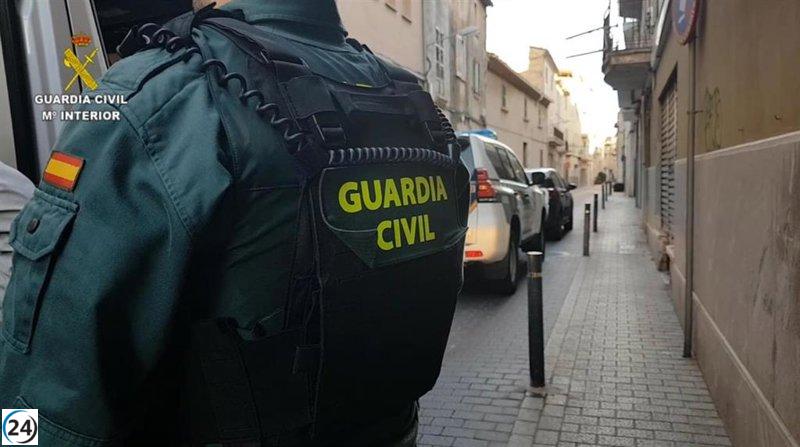 Hombre arrestado en Magaluf por agredir a la Guardia Civil y dañar su vehículo.