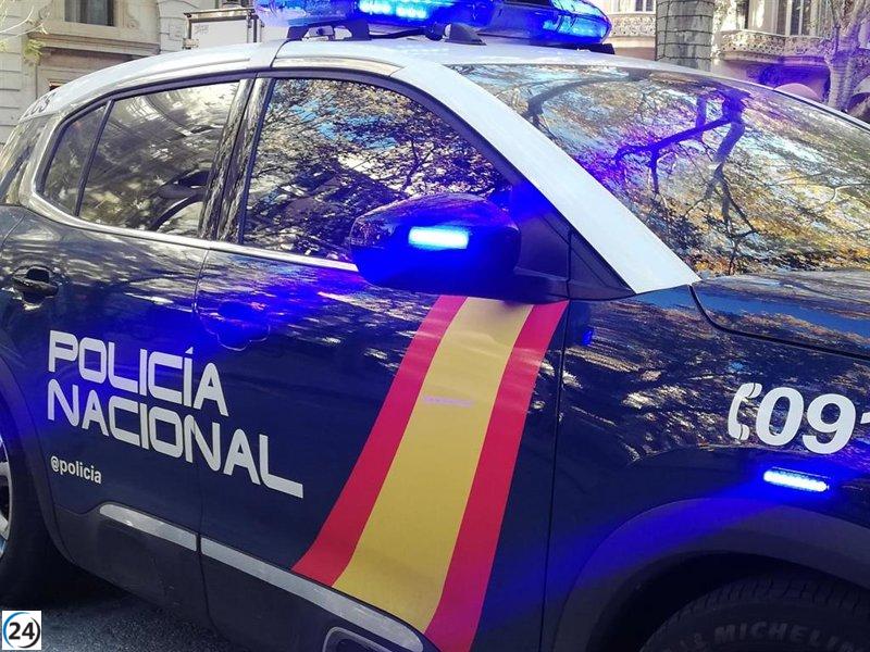 Arrestan a un individuo en Palma por amenazar con armas blancas a transeúntes.