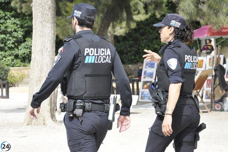 Detienen a dos hombres por robar una bicicleta eléctrica en el Parc de la Mar.