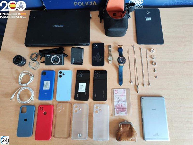 Arrestado en Ciutadella por robos en tiendas y falsificación de documentos.