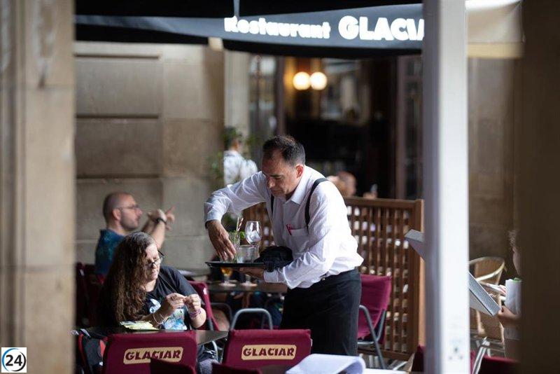 Salarios en Baleares suben un 4% en el último trimestre, alcanzando los 2.543,63 euros mensuales.