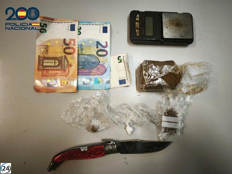 Tres arrestos por narcotráfico en operativos de la Policía Nacional.