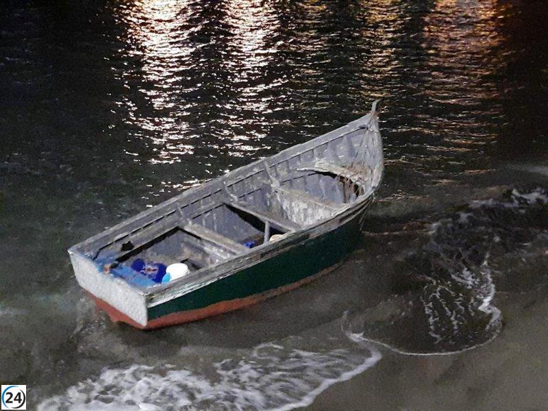 Cuatro inmigrantes detenidos en Ibiza tras arribar en una embarcación ilegal.