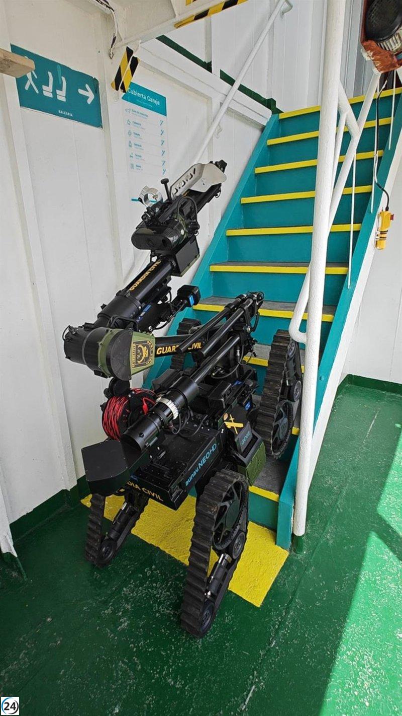 La Guardia Civil entrena en Ibiza con un robot para desactivar explosivos en barcos comerciales.