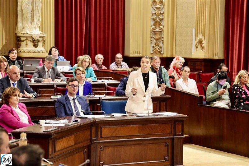 Prohens acusa al PSIB de apropiarse de AENA y critica su actitud hacia los turistas.