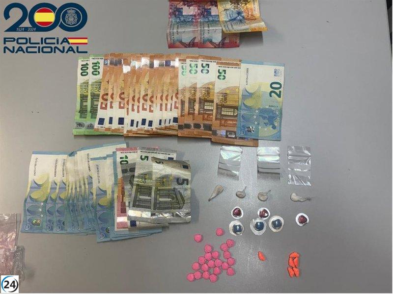 Arresto de un hombre por traficar drogas a un turista en El Arenal, Palma.