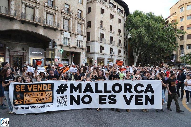 PP y Vox defienden libertad de compra de viviendas para extranjeros en Baleares y Canarias.