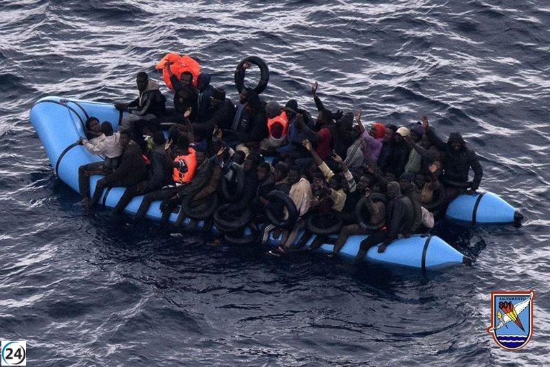 Detienen a 28 inmigrantes en una embarcación cerca de Cabrera.