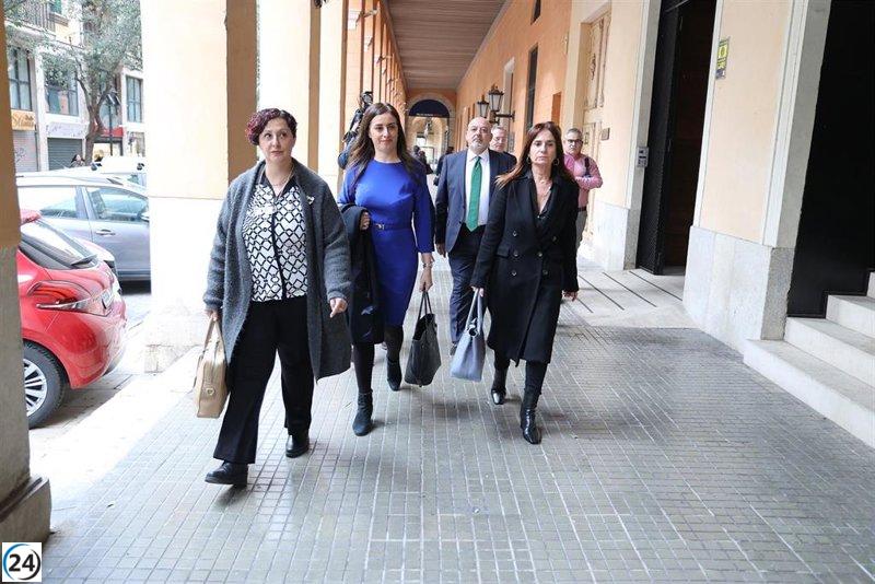 Ribas vincula su salida de Vox y el acoso sufrido a su rechazo a reunirse con 'el Charly'.