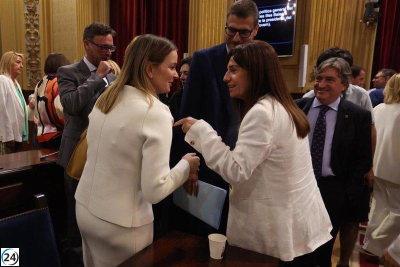 Vox asegura que las negociaciones sobre los presupuestos siguen en pie debido a desacuerdos lingüísticos y no se prevé un acuerdo para este viernes.