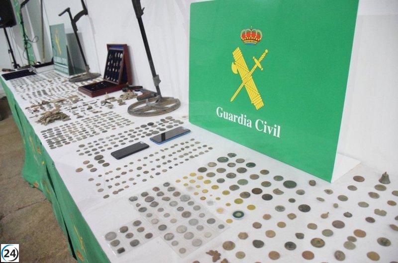Desmantelan un hallazgo histórico: 64 artefactos y 1.500 monedas antiguas confiscadas en Mallorca.