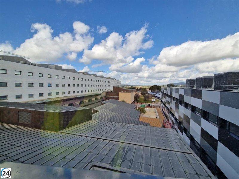 El Servicio de Salud adjudica la construcción de la red eléctrica subterránea en el Hospital de Manacor por 1,16 millones.