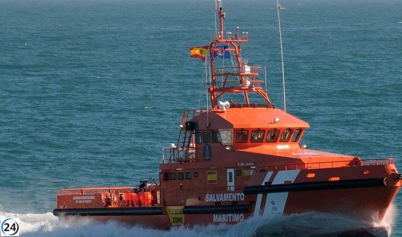 Catorce migrantes llegan a Formentera en patera y son detenidos.