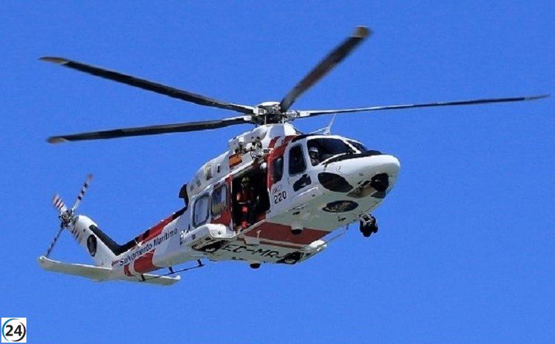 Búsqueda de pareja tras hallar su embarcación a la deriva en sa Dragonera por parte de Salvamento Marítimo y Guardia Civil.