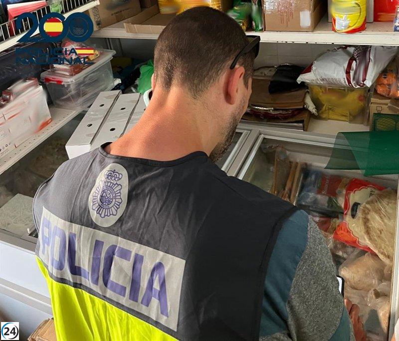 Tres individuos sin regularización detectados por la Policía en seis locales de Maó.