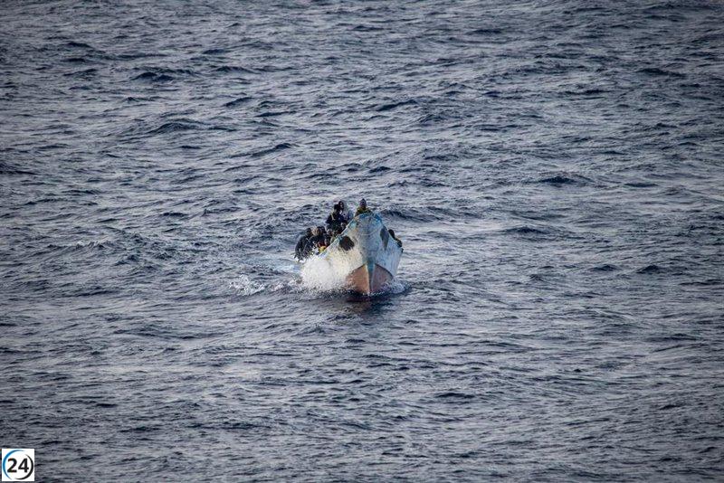 La Guardia Civil indaga sobre el hallazgo de migrantes muertos atados en las aguas baleares.