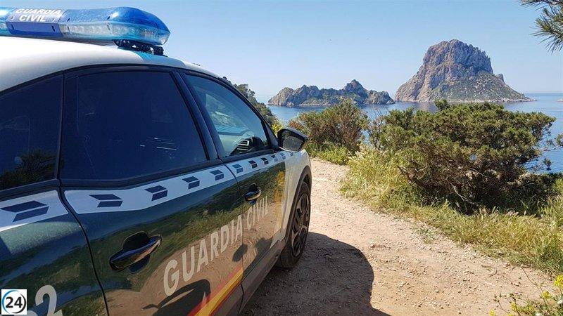 Detienen a turista en Ibiza por vandalizar escultura valuada en más de 300.000 euros.