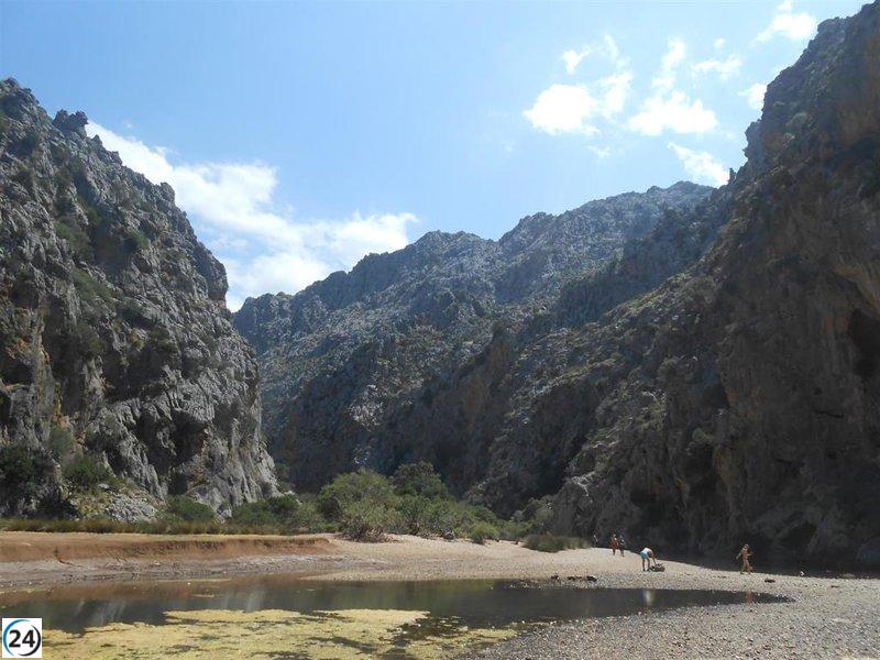 Rescatan a tres adultos y niños deshidratados en Torrent de Pareis.
