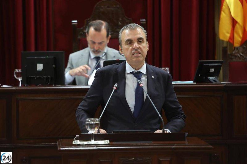 Vera defiende igualdad en la prohibición de móviles en las aulas.
