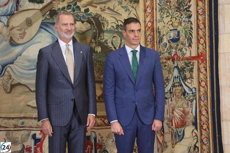 Sánchez se reúne con Felipe VI en Marivent al inicio del receso estival.