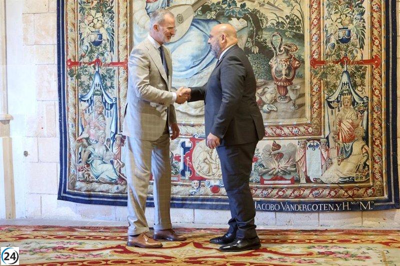 Martínez y el Rey Felipe VI discuten desafíos en demografía, vivienda, turismo y cultura.