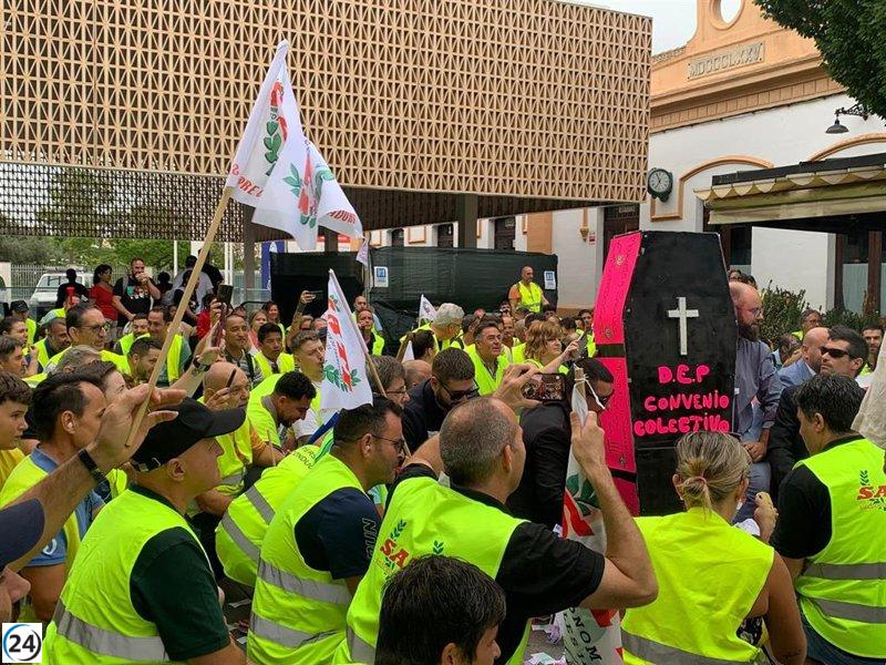 Workers at TIB mark eighth day of strike with an