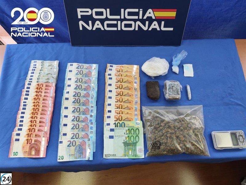 Detenidos tres individuos por operar un activo narcotienda en el Rafal.