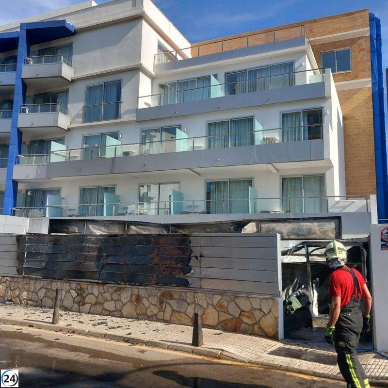 Hotel en Palmanova evacuado tras incendio en el área de basuras.