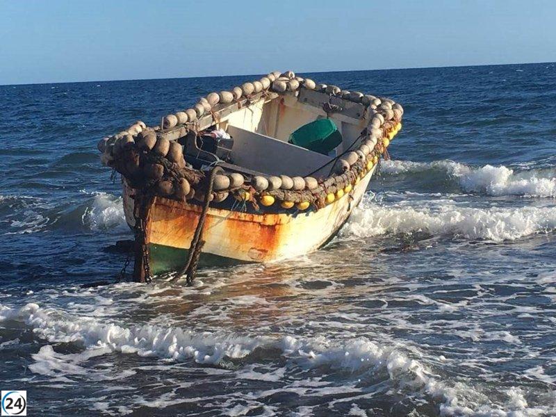 Detenidos 12 inmigrantes en dos embarcaciones en Ibiza y Mallorca.