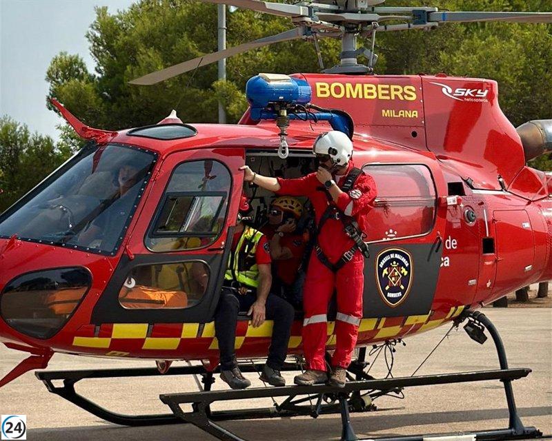 El helicóptero Milana de Bomberos de Mallorca inicia operaciones de rescate.