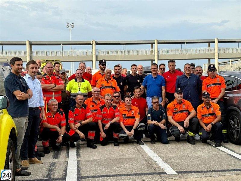 Cuarenta y siete bomberos de Baleares se desplazan a la Península para combatir incendios en Castilla y León.