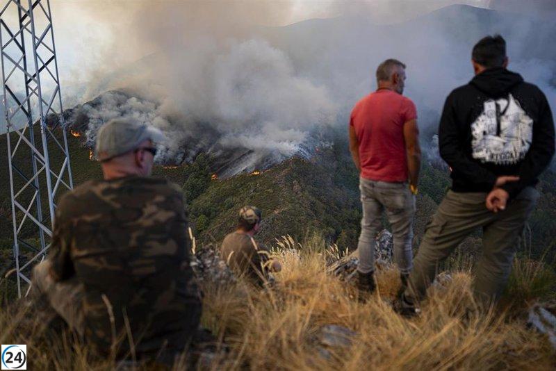 El equipo de rescate de Baleares opera en el norte de León, enfrentando cinco incendios activos.