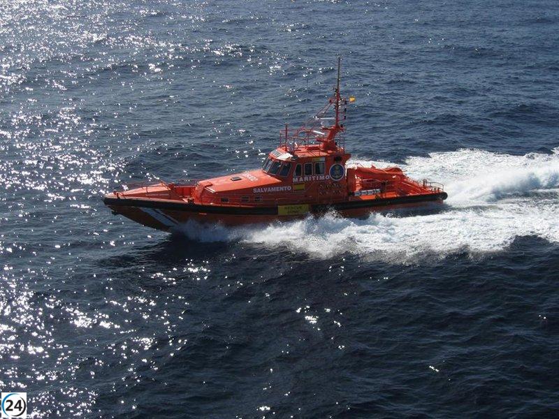 Incendio consume un velero en Illetes, Formentera.