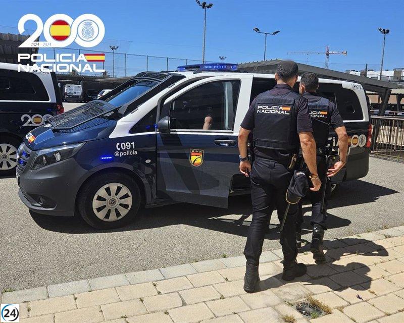 Arrestan a un hombre por apuñalar a una mujer en Cala Nova.