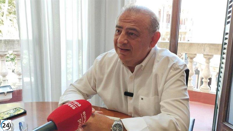 Rodríguez insta a Prohens a decidir entre abordar la crisis migratoria o alinearse con la ultraderecha.