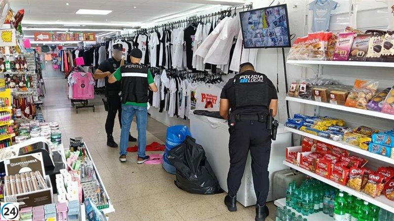 Operativo en Playa de Palma desmantela 22 tiendas con 6.000 productos falsificados.