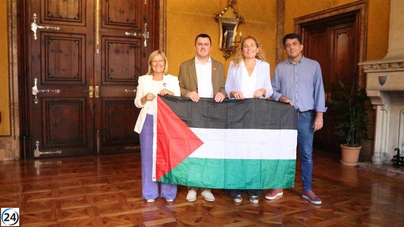MÉS plantea el conflicto palestino en el Consell de Mallorca con una bandera y acusaciones de 