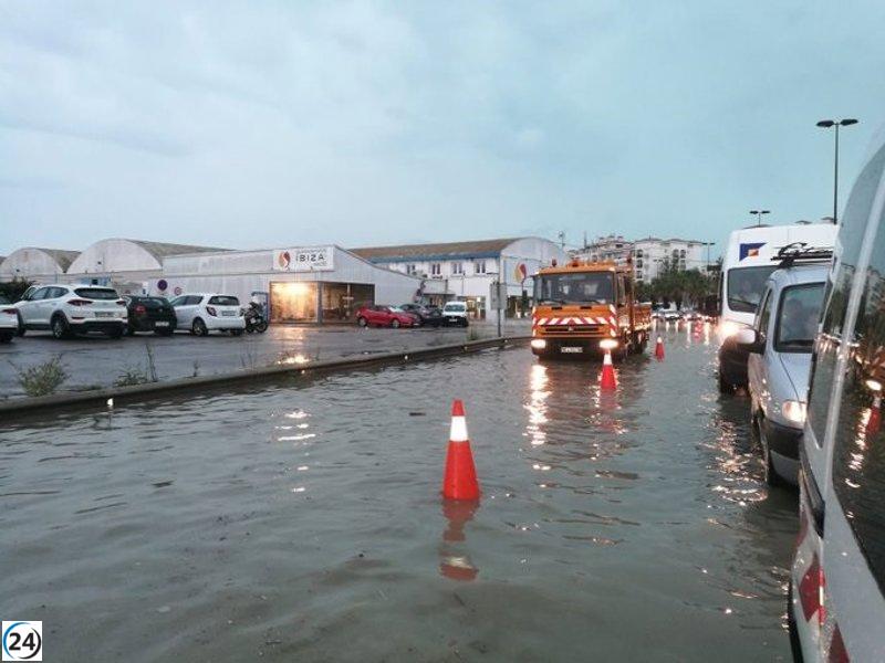 Baleares reporta 61 emergencias por lluvias, principalmente en Ibiza.