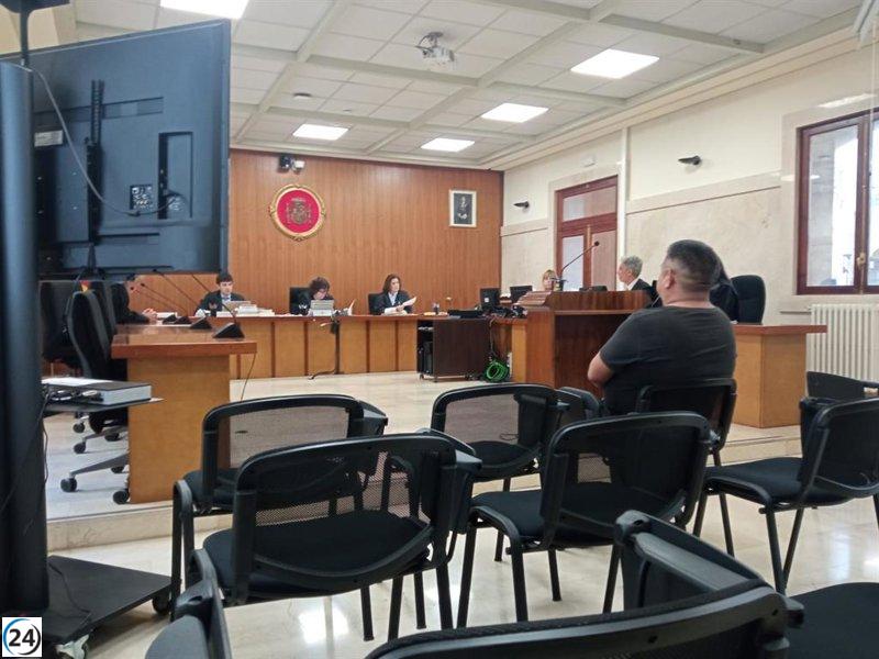 Condenado a dos años de prisión por abusar y maltratar a la hija menor de su pareja.