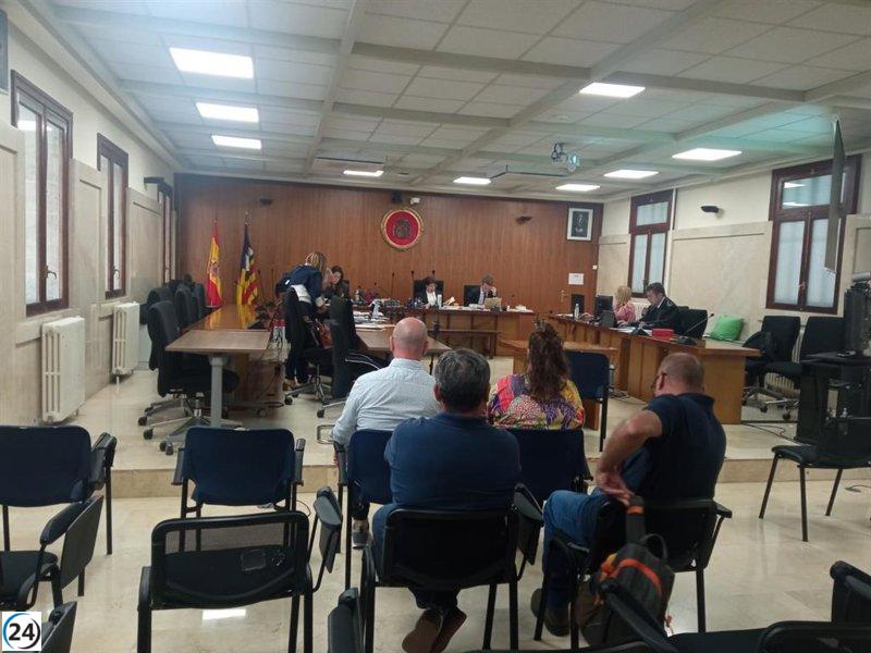 Ferrer aboga por proteger una zona comercial en Formentera ante la inminente demolición.