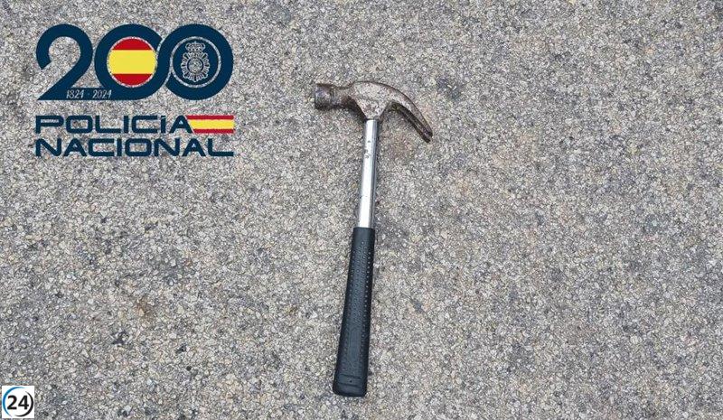Arrestado en Palma por atacar a su propietario con un martillo y amenazar a su ex pareja.